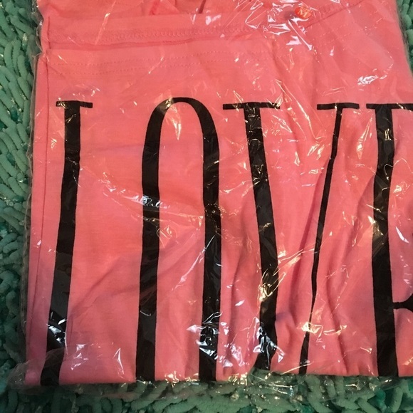 New without tags Love shirt - Picture 3 of 5